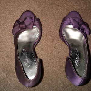 Only wore one. No wear and tear.